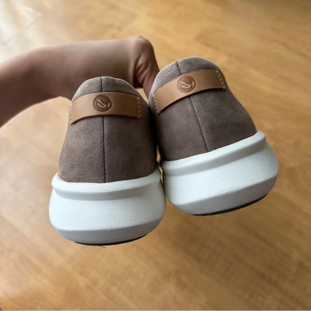 Clarks Womens Un Rio Rise Loafer, Pebble Suede, Slip On Sneaker, Size 8.5